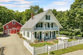 New England 1850 Farm House - Bed and Breakfast: 