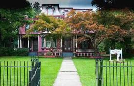 Elmira's Painted Lady Bed and Breakfast: 