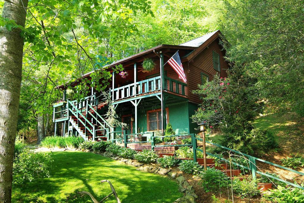 Valle Crucis Bed and Breakfast - VALLE CRUCIS, NC Inn for Sale