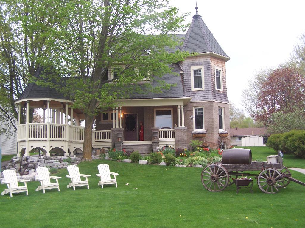 Creighton Manor Inn Bed and Breakfast - Orillia, ON Inn for Sale