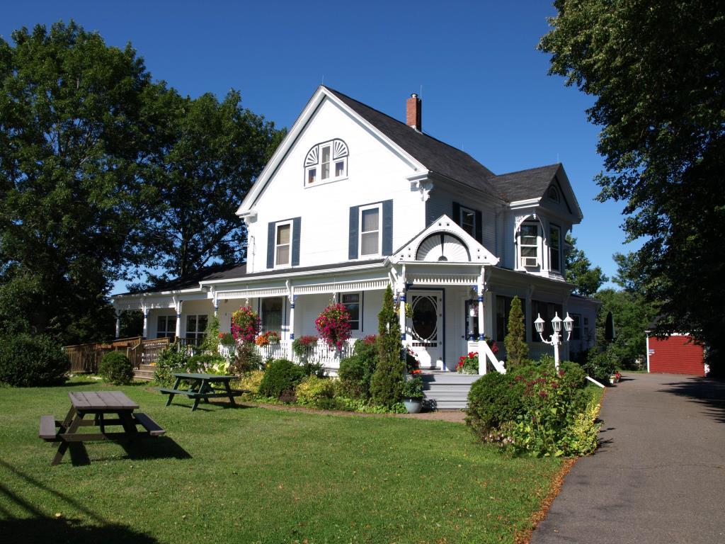 The Delft Haus B&B with Separate Tea Room - Centreville, NS Inn for Sale