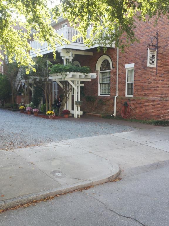 FRONT STREET INN Wilmington, NC Inn for Sale