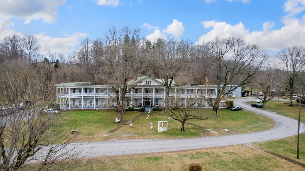 The Donoho Hotel Red Boiling Springs, TN Inn for Sale