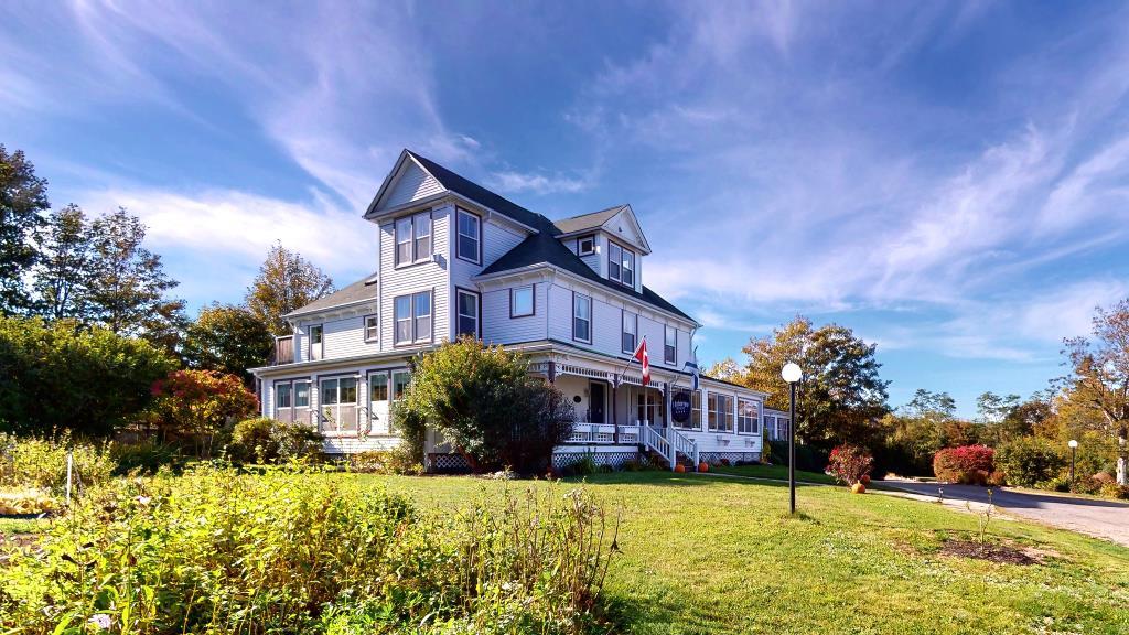 Harbourview Inn Smiths Cove, NS Inn for Sale