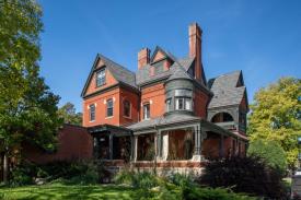 The New Victorian Mansion B&B: Queen Anne Victorian (front view)